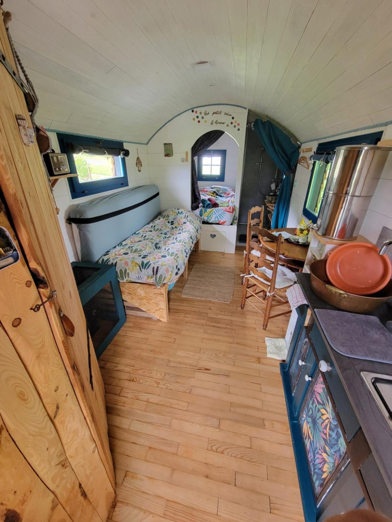 La Roulotte Tiny House Du Mond'Ideal Leval  エクステリア 写真