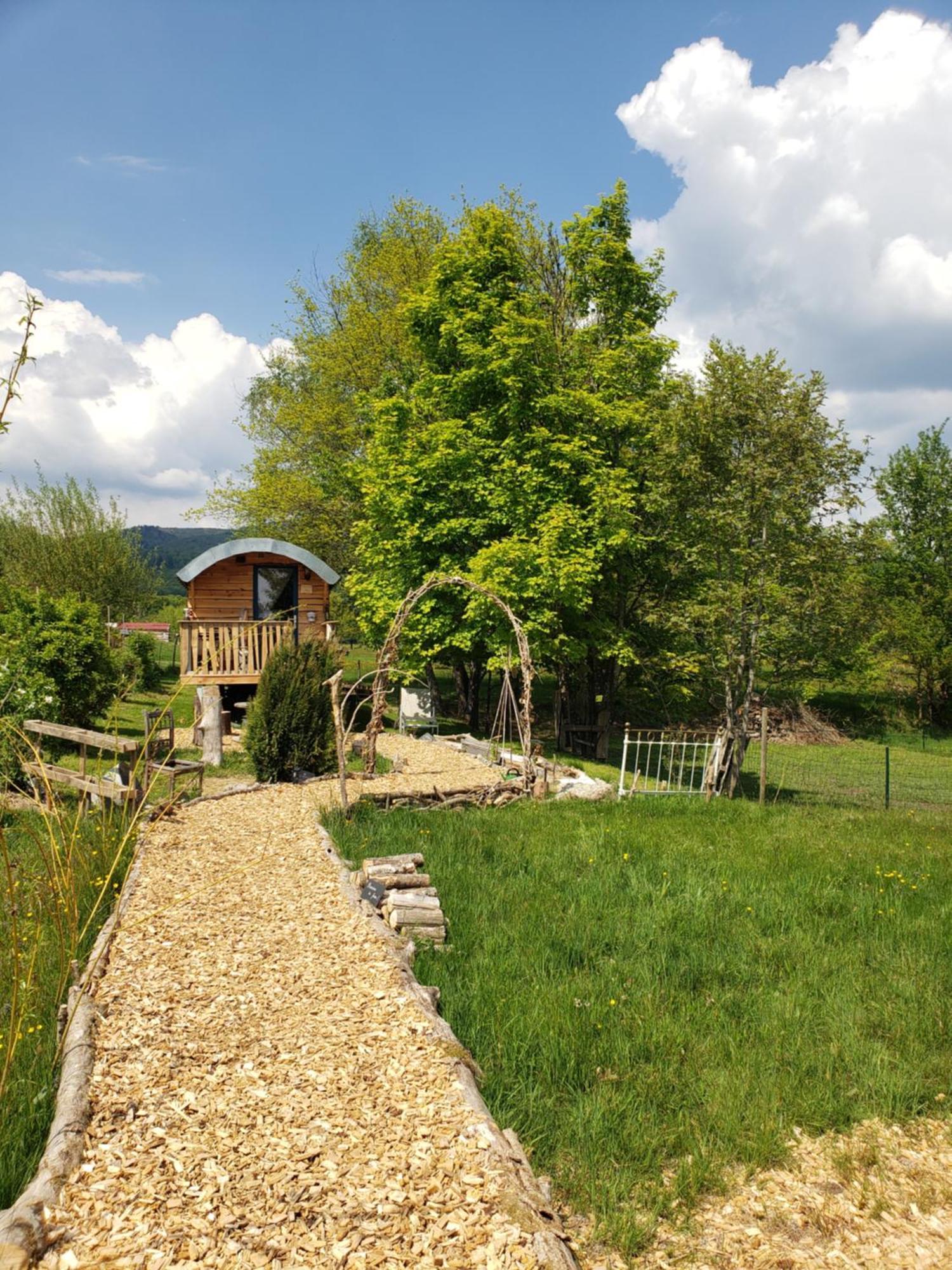 La Roulotte Tiny House Du Mond'Ideal Leval  エクステリア 写真