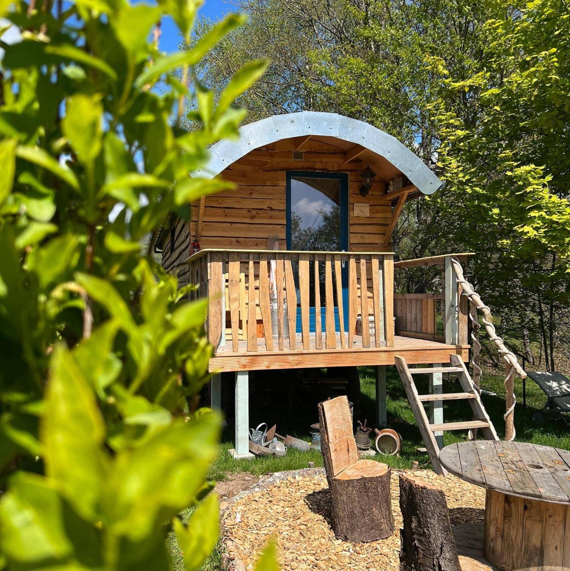 La Roulotte Tiny House Du Mond'Ideal Leval  エクステリア 写真