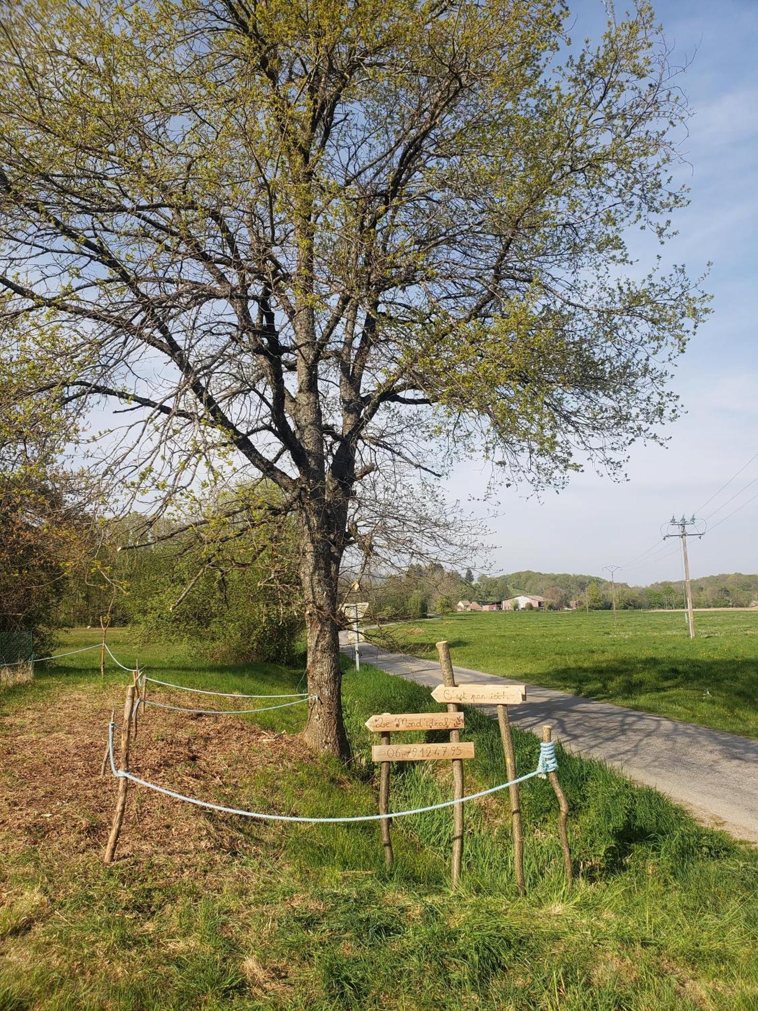 La Roulotte Tiny House Du Mond'Ideal Leval  エクステリア 写真