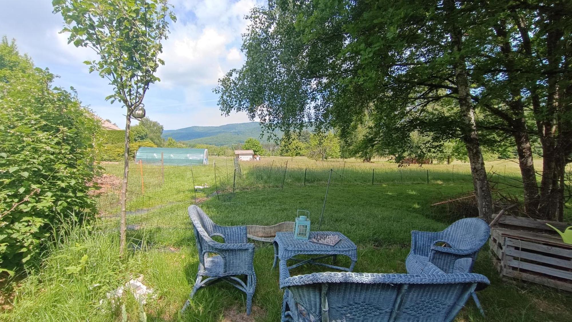 La Roulotte Tiny House Du Mond'Ideal Leval  エクステリア 写真