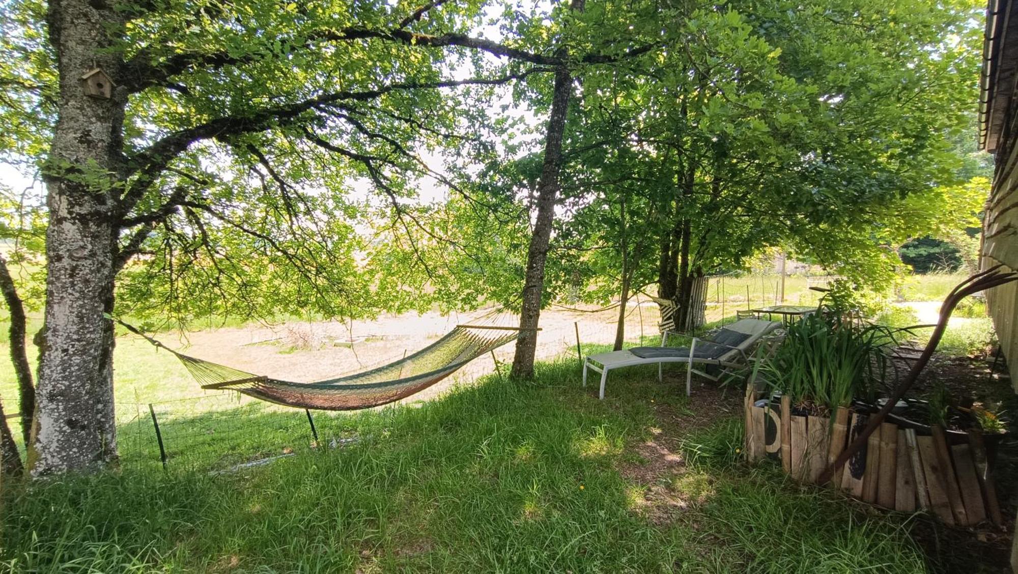 La Roulotte Tiny House Du Mond'Ideal Leval  エクステリア 写真